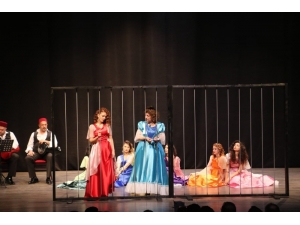 Aydın Büyükşehir Belediyesi Tiyatro Atölyesinden Tarihi Oyun