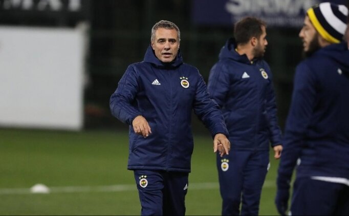 Ersun Yanal Ve Futbolculardan Taziye Ziyareti