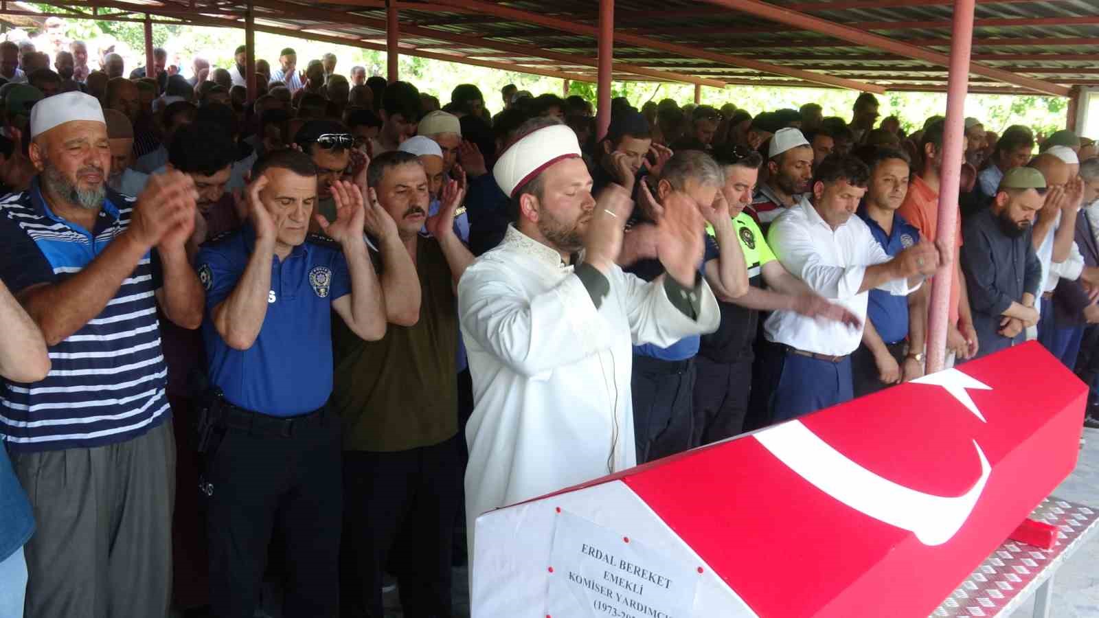 kazada-olen-emekli-komiser-son-yolculuguna-ugurlandi