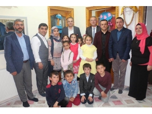 Tosya’da Sınıf Öğretmeninden Okuma Kampanyasına Destek