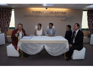 Turgutlu’nun Yeni Belediye Başkanı İlk Nikahını Kıydı