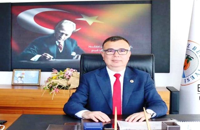 Belediyenin Borcunu Afişle Asan Chp'li Başkan Ile Eski Belediye Başkanı Arasında Kriz Çıktı