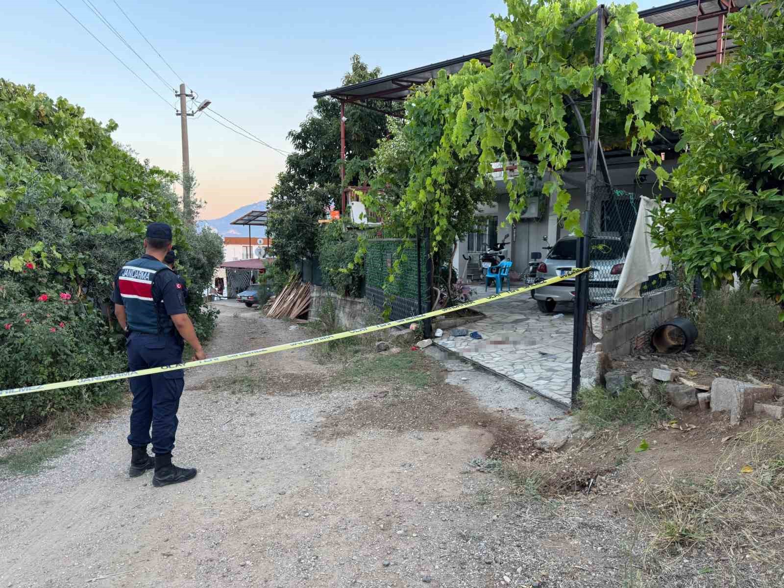 fethiye-de-komsu-kavgasi-kanli-bitti-1-olu-2-yarali