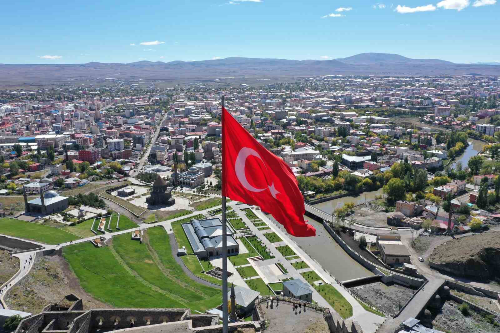 sinir-kenti-ama-sinirda-kaldi-kars-dis-ticarette-alarm-veriyor