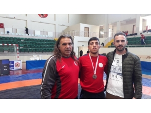 Ardahanlı Güreşçi Topkaya 75 Kiloda Bronz Madalya Kazandı