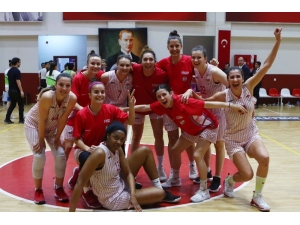 Bayraklı’nın Perileri Play-off’ta