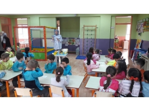 Minik Eller Çini Sanatını Öğreniyor