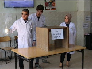 Lise Öğrencilerinden Kimya Bilimini Sevdirme Etkinliği