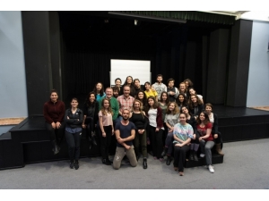 Tiyatro Sanatçısı Sinan Pekinton Öğrencilerle Bir Araya Geldi