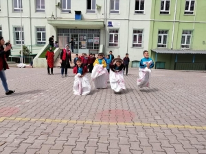 Aslanapa’da Bahar Etkinliklerine 400 Öğrenci Katıldı