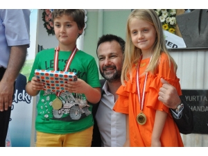 Rüştü Kazım Yücelen Resim, Şiir Ve Öykü Yarışması’nın Ödülleri Sahiplerini Arıyor