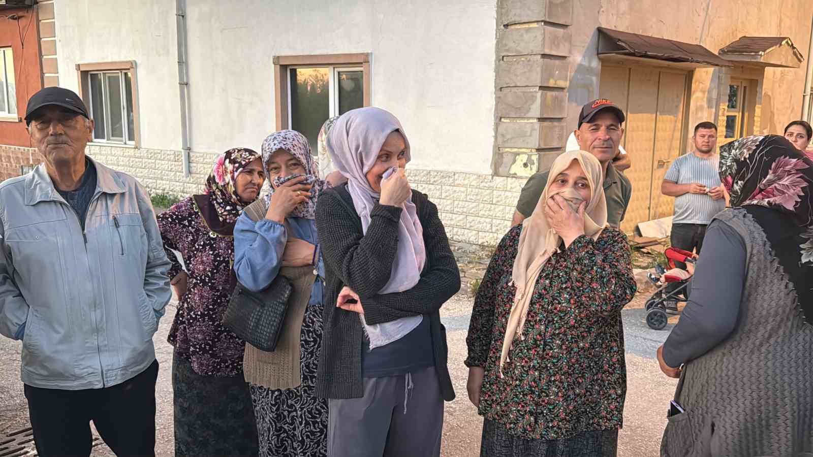 acikta-birakilan-hayvan-gubresi-mahalleliyi-canindan-bezdirdi