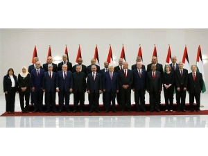 Filistin’in Yeni Hükümet Üyeleri Yemin Ederek Göreve Başladı