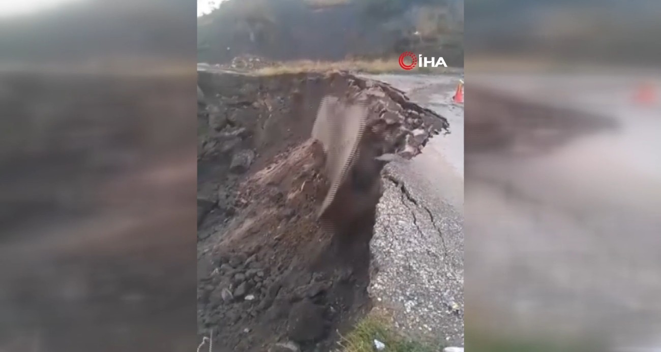 tokat-ta-saganak-sonrasi-koy-yolu-coktu-cokme-ani-kamerada