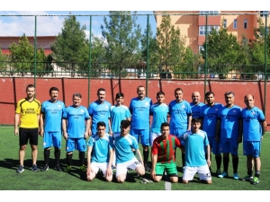 Terör Bitti Öğrenciler Kaymakamla Top Oynadı