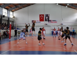 Kulüpler Arası Yıldız Erkekler Voleybol Grup Müsabakaları Simav’da Başladı