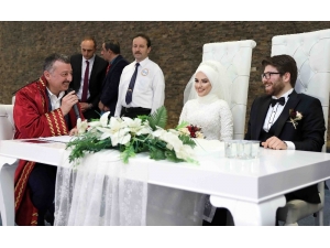 Başkan Büyükakın, İlk Nikahını Kıydı