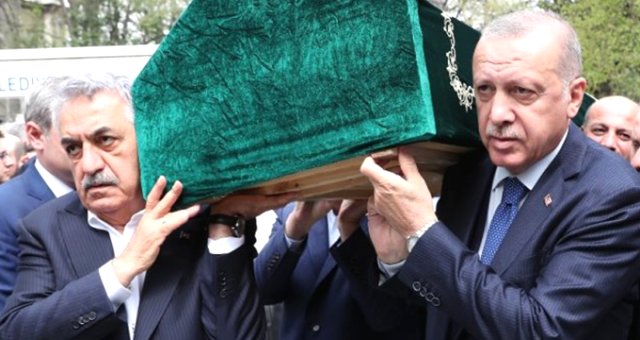 Cumhurbaşkanı Erdoğan, Mustafa Yazıcı'nın Tabutuna Omuz Verdi