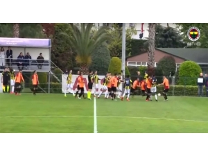 U21 Derbisinde Saha Karıştı