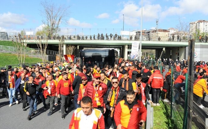 Mustafa Cengiz, Taraftarı Kadıköy'e Uğurladı!