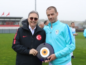 Aleksander Ceferin’den Tff Başkanı Hüsnü Güreli’ye Ziyaret