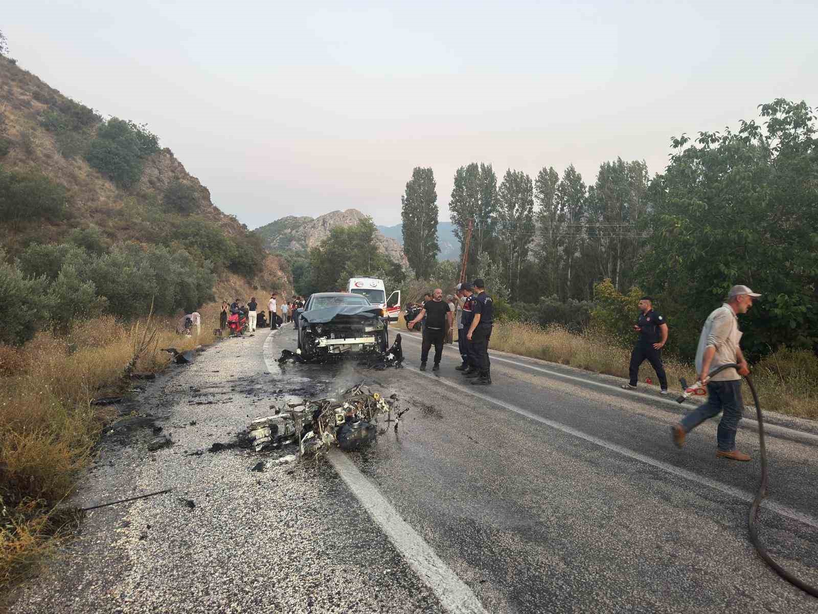 bilecik-te-trafik-kazasi-1-kisi-hayatini-kaybetti-1-i-agir-2-kisi-yaralandi
