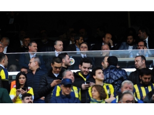 Başkanlar Derbiyi Ayrı Yerlerde İzledi