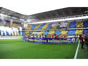 Fenerbahçe’den Anlamlı Pankart