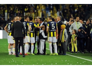 Ali Koç Maç Sonunda Sahaya İndi