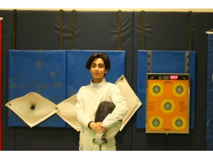 Kağıtsporlu İpek, Eskrimde Yıldız Gibi Parlıyor