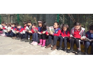 Siirt’te Bin 400 Kişi Aynı Anda Kitap Okudu