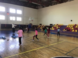 Çocuklar Anneleri İle Spor Yapıyor