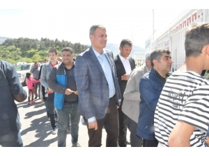 Stadyumun Adını Değiştirdi, Maçı Halkın İçinde İzledi