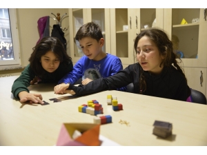 Farklı Metotlar İle Anlaşılır Ve Eğlenceli Matematik