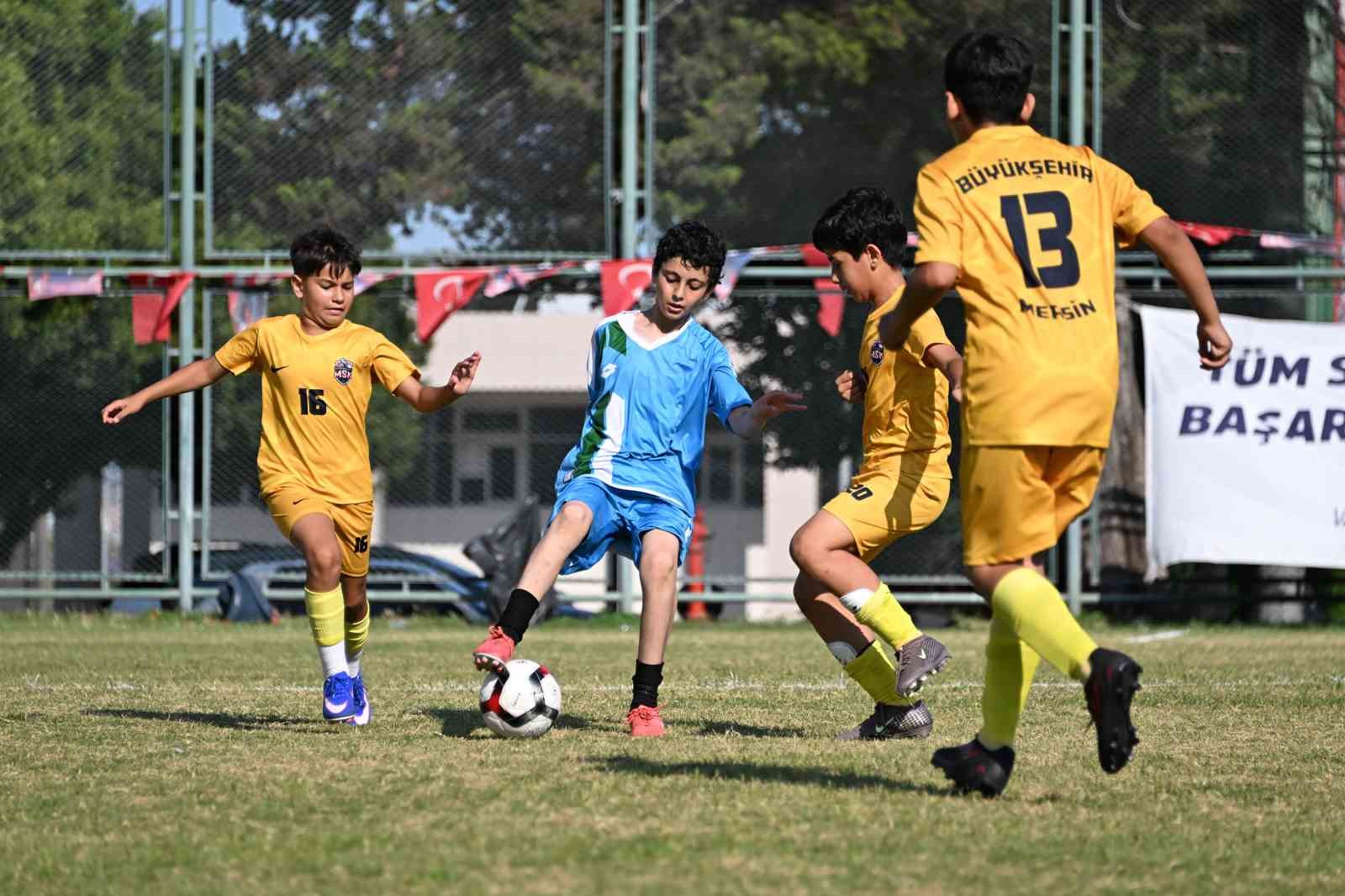 mersin-de-3-binden-fazla-cocuk-futbol-soleninde-bulustu