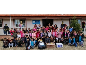 Alaşehirli Öğrencilere Kitap Desteği