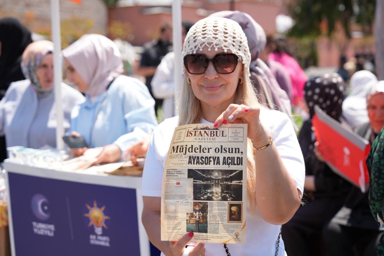 ayasofya-nin-yeniden-ibadete-acilisinin-6-yilinda-ak-parti-istanbul-kadin-kollari-ndan-ozel-gazete