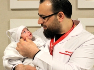 45 Günlük Bebek, Geçirdiği İki Ameliyatla Sağlığına Kavuştu