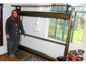 Teknoloji Tezgahları Boşalttı, Kadınlar İşsiz Kaldı