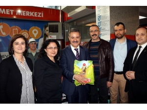 Atakum Belediyesi’ne Çiçek Yerine Hayvan Maması Hediye Ettiler