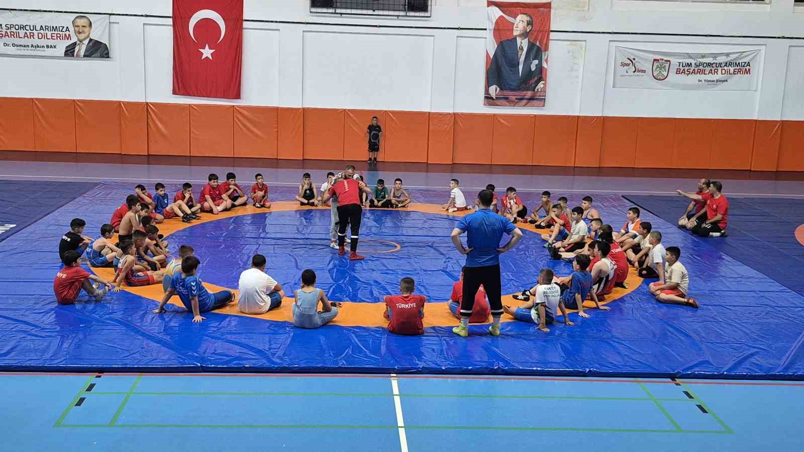 sivas-ta-minik-guresciler-icin-gelisim-kampi-basladi