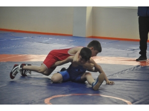 Minderin Minik Güreşçileri