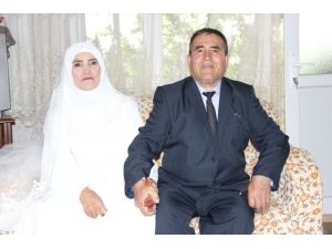 Evliliklerinin 50. Yılını Muhteşem Bir Düğünle Kutladılar