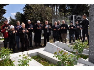 Hakkı Yeten Kabri Başında Anıldı