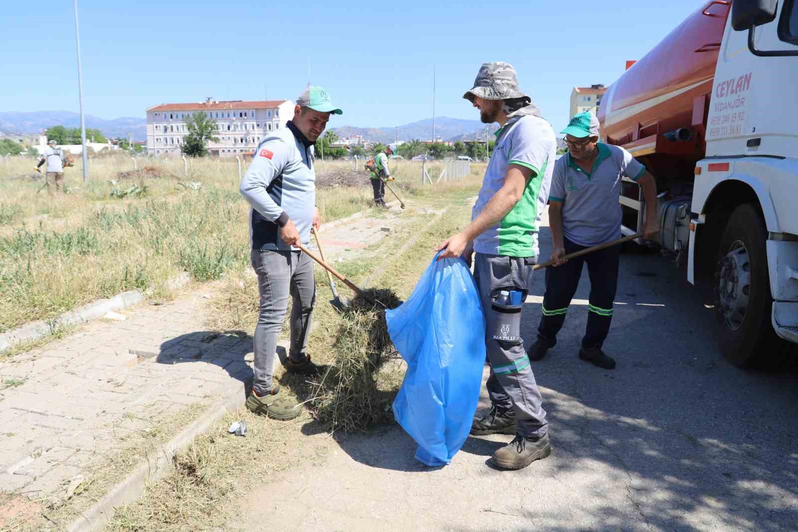 nazilli-de-belediye-ekipleri-sahaya-indi