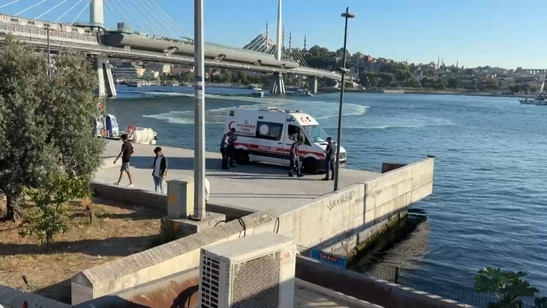 halic-te-denize-dusen-tekne-personelinin-cesedine-ulasildi