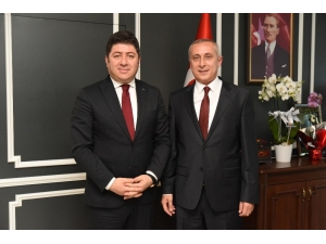 Chp’li Adaydan Ak Parti’li Başkan Tören’e Tebrik