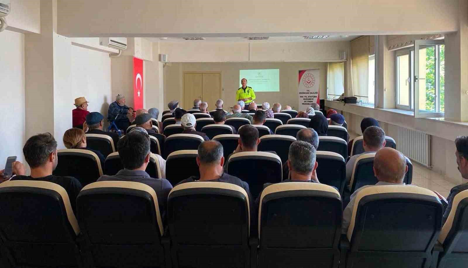 erzincan-da-huzurevi-sakinleri-ve-calisanlarina-trafik-guvenligi-egitimi