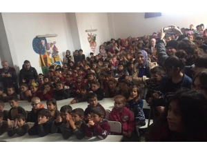 Lise Öğrencileri, Çocukların Yüzünü Güldürdü