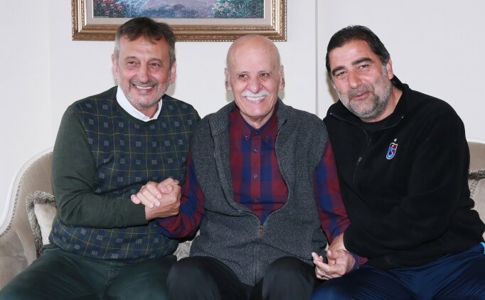 Ahmet Suat Özyazıcı'ya Sürpriz Doğum Günü